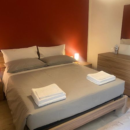 Appartamento Anna - Comfort E Stile In Centro Storico Імола Екстер'єр фото
